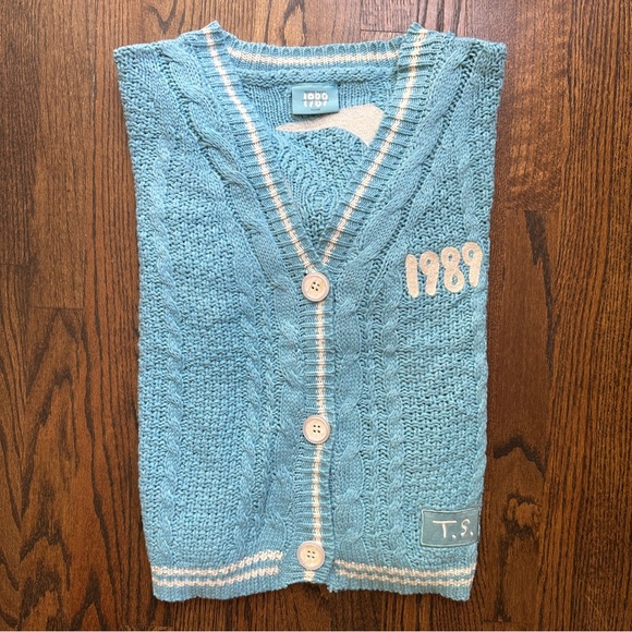 TS 1989 Cardigan - Picture 11 of 16